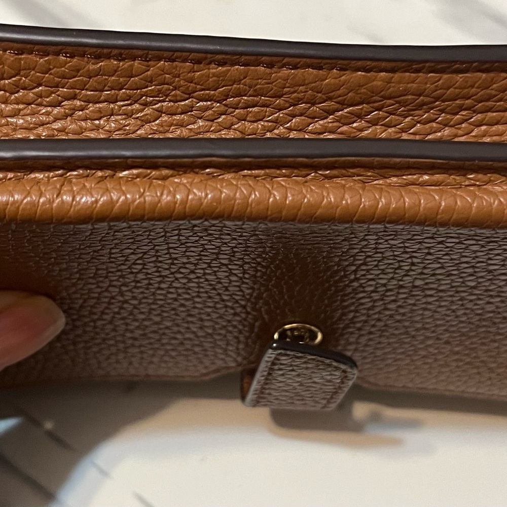 Michael Kors Tan Leather Bag with Gold Hardware - Picture 4 of 15